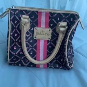 It’s cute for carrying makeup phone snacks:)